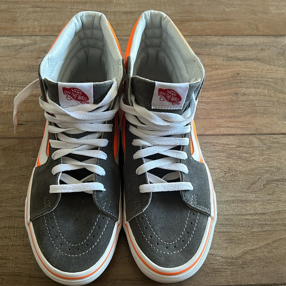 Custom Vans - Picture 6 of 7